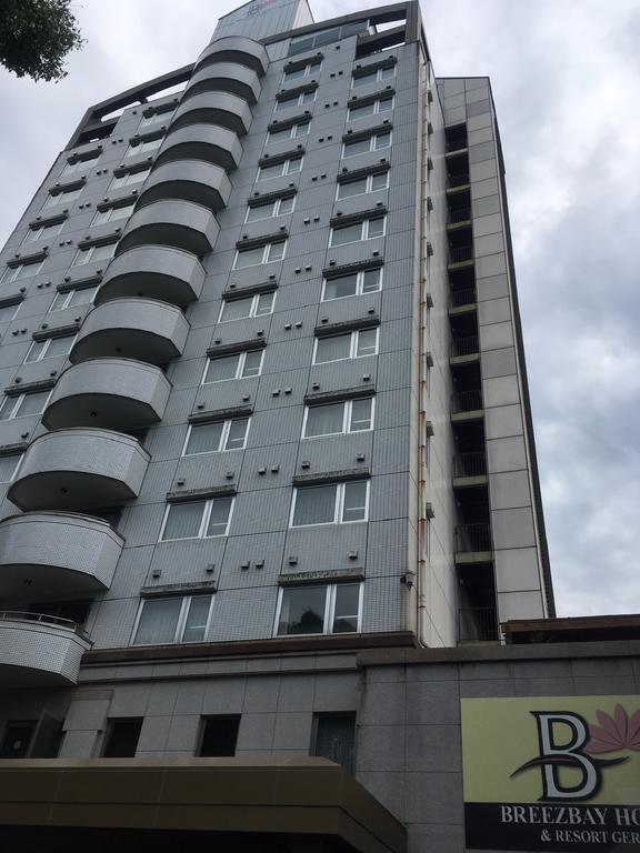 Breezbay Hotel & Resort Gero Bagian luar foto