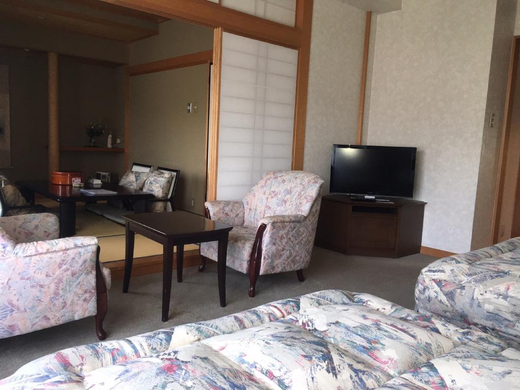 Breezbay Hotel & Resort Gero Bagian luar foto