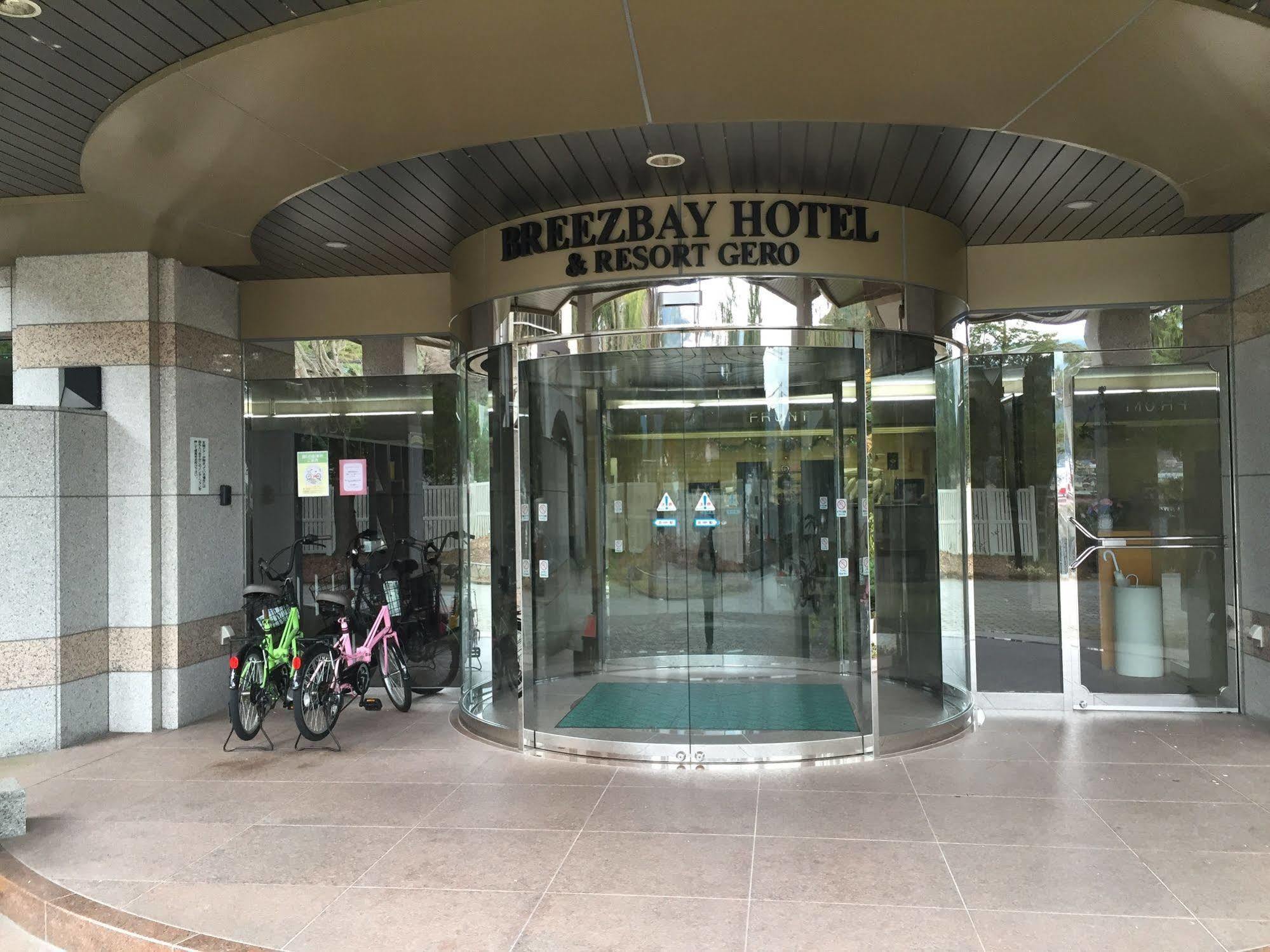 Breezbay Hotel & Resort Gero Bagian luar foto
