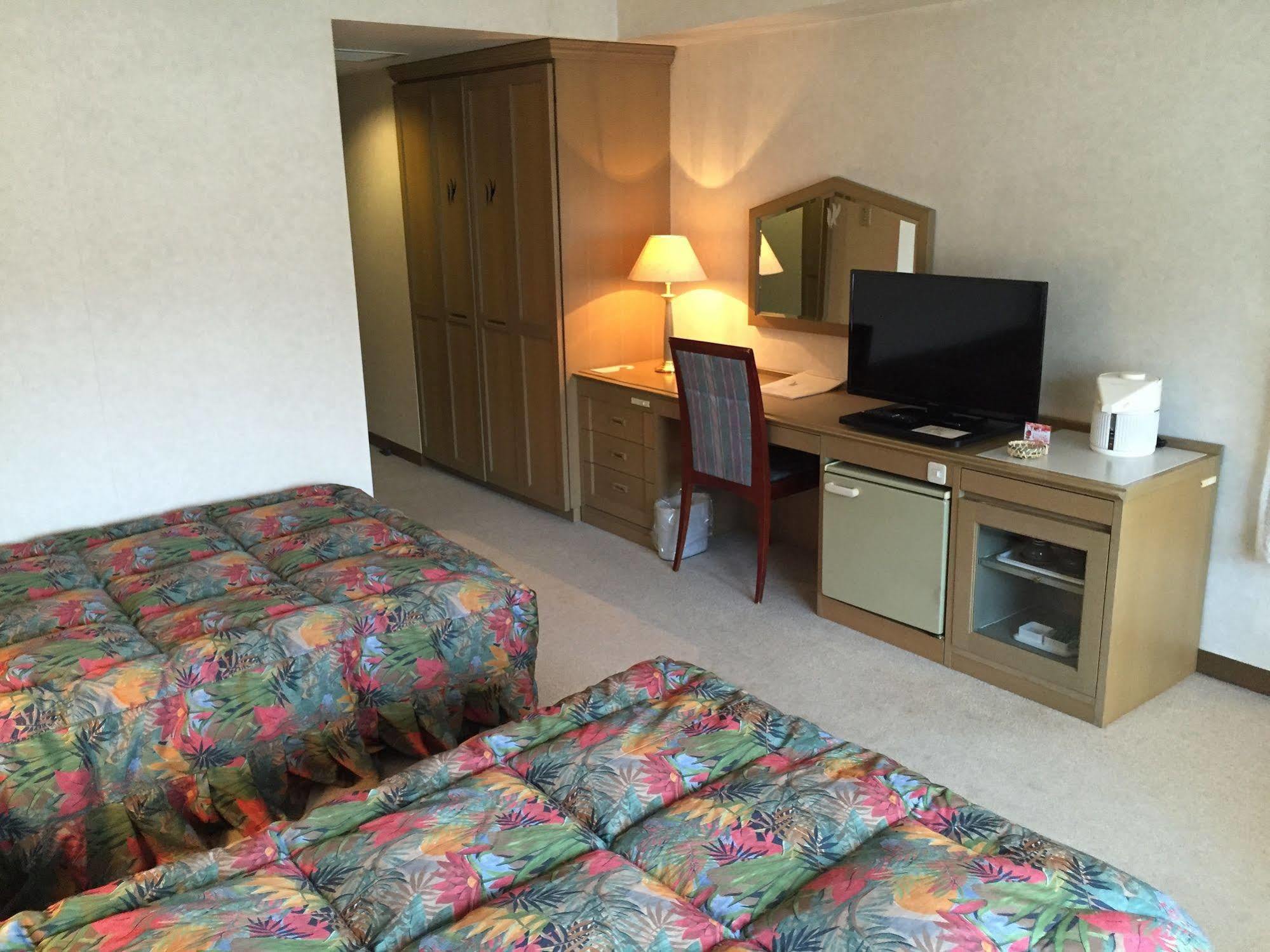 Breezbay Hotel & Resort Gero Bagian luar foto