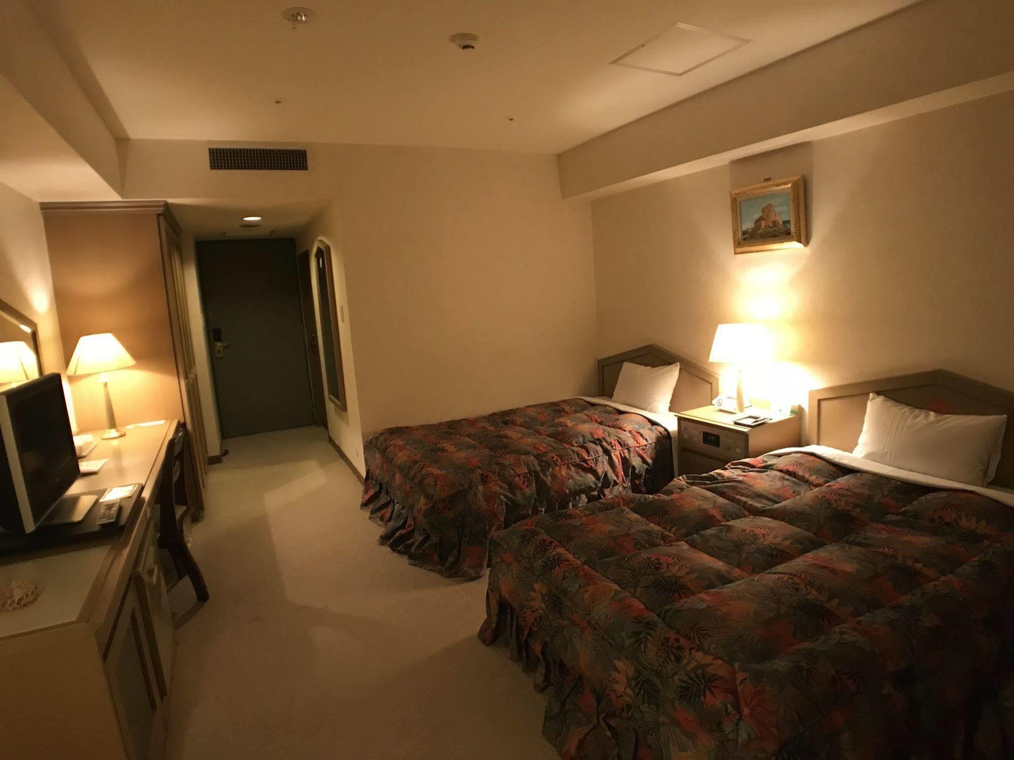 Breezbay Hotel & Resort Gero Bagian luar foto